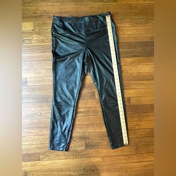 Large black faux leather leggings A NEW DAY - Picture 3 of 9